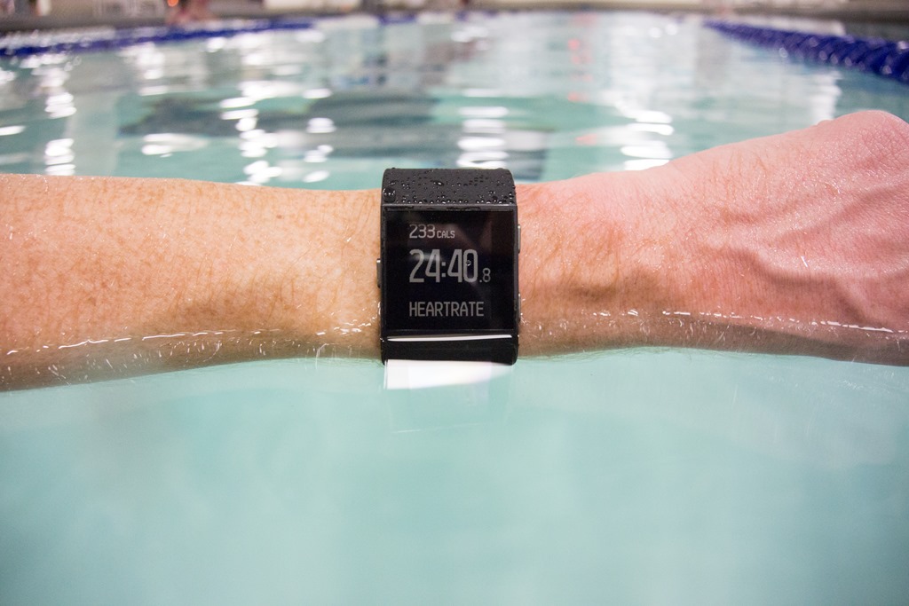 fitbit charge 4 swimming
