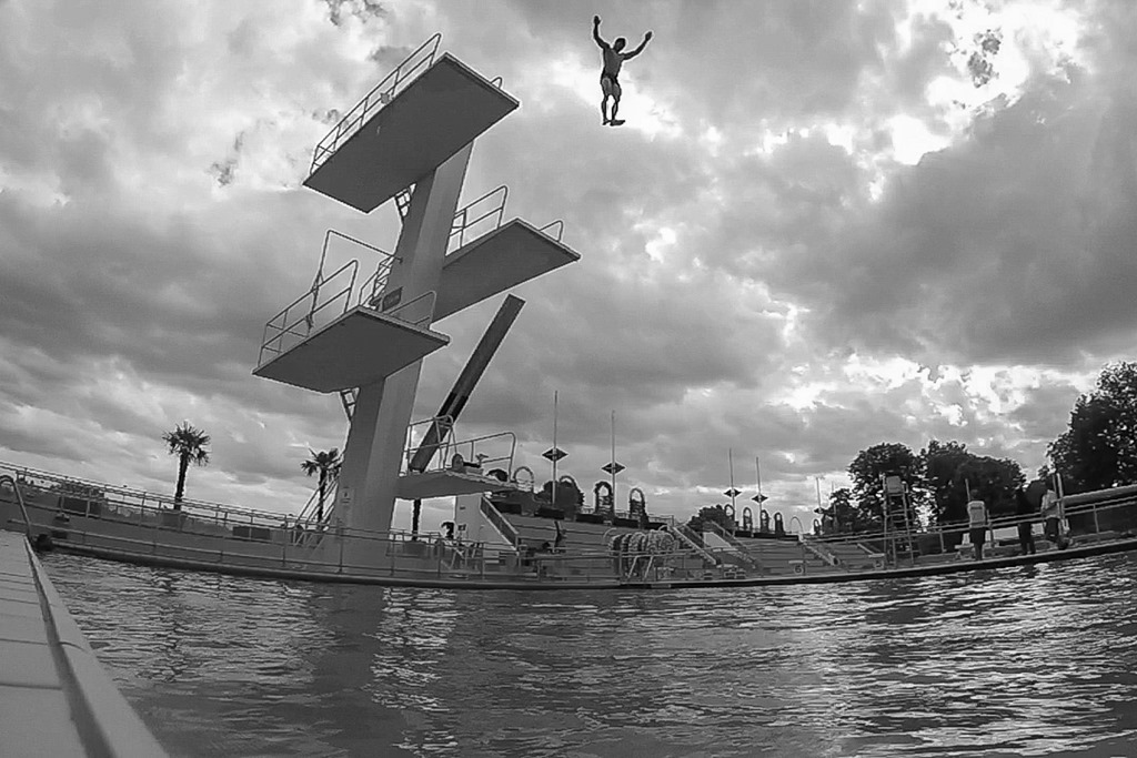 The Apple Watch Waterproofing Extravaganza Swim, High Diving, Test