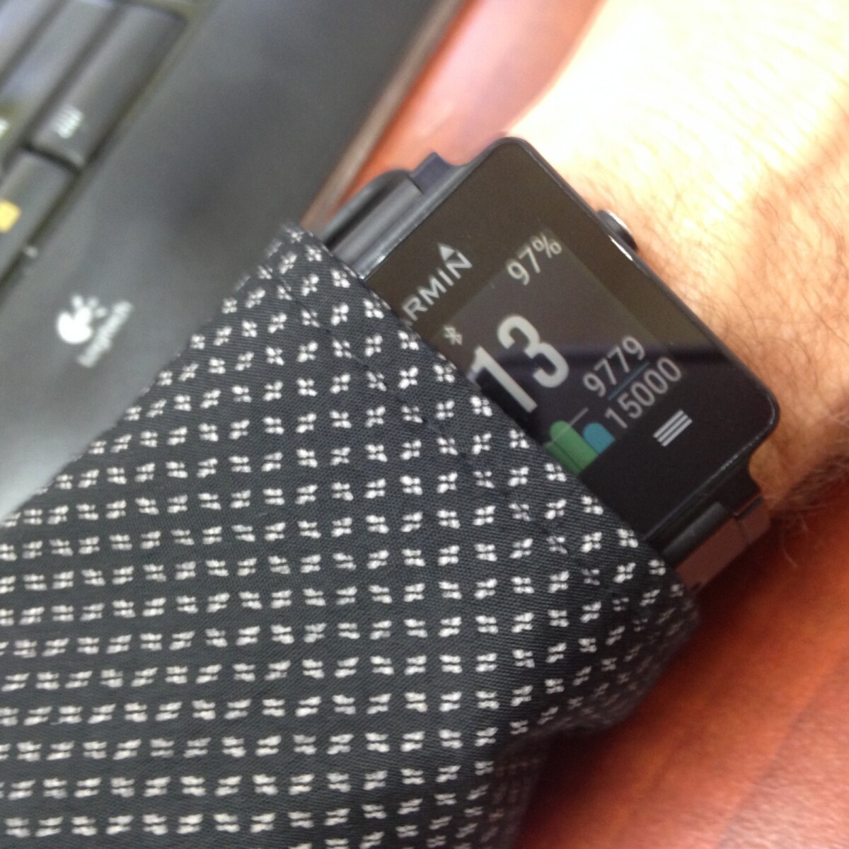 vivoactive 3 vs hr