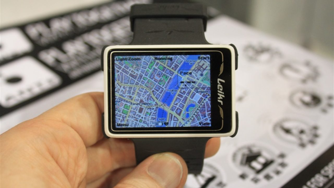 Gps часами. Часы с картами GPS. Часы с GPS навигатором и картами. Часы с отображением GPS карт. Leikr GPS watch.