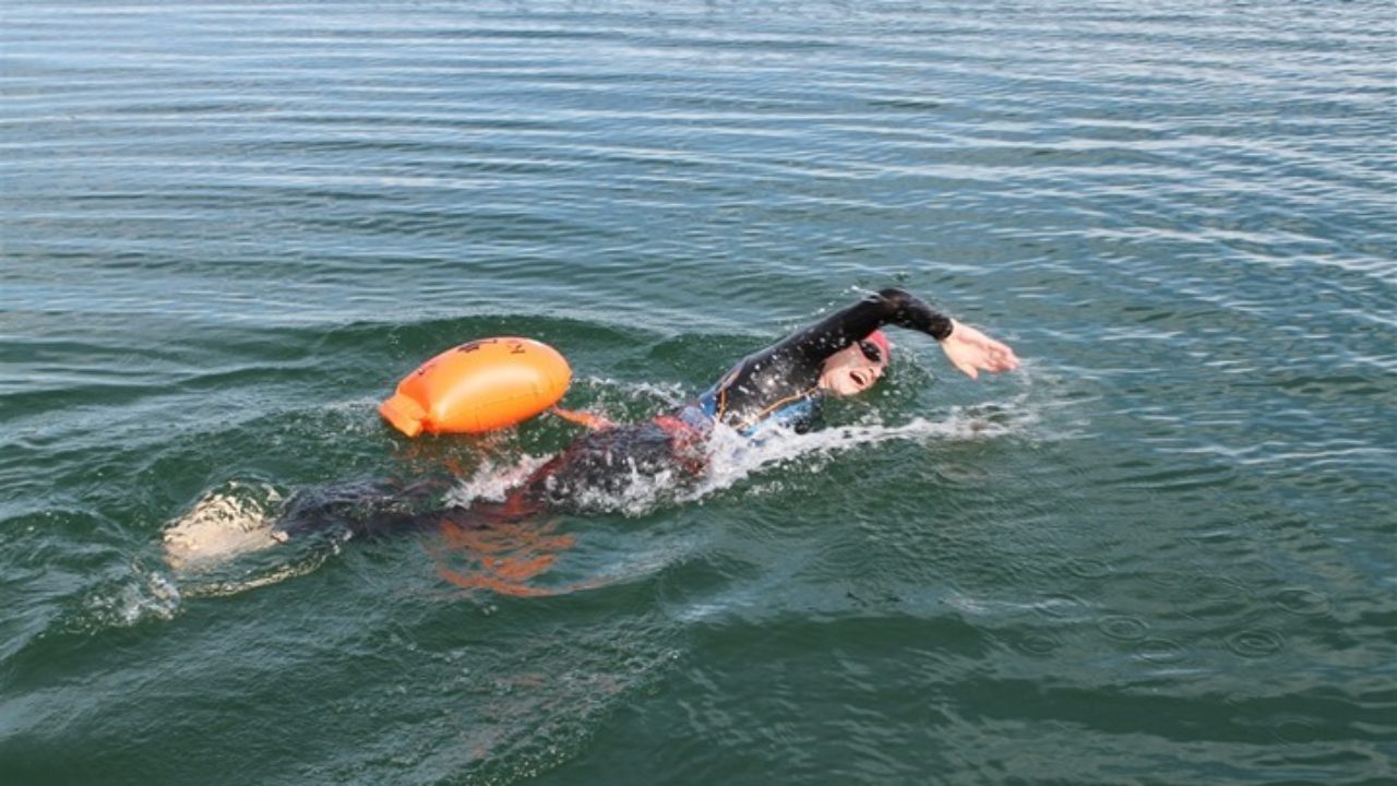 VOSAREA Swim Float Open Water Safety Float Swiming Bag Safer Swim Training Dry Storage Bag for Swimming Kayaking Snorkeling Diving Trailing 