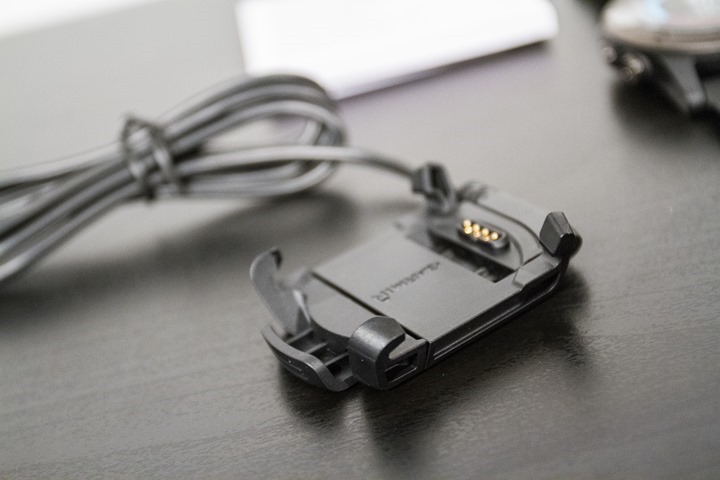 Fenix3-Unboxing-Charger_thumb.jpg