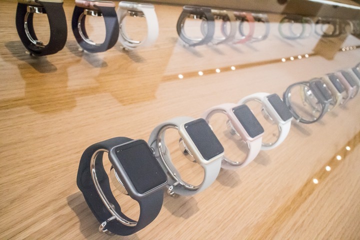 AppleWatch-Series2-AppleStoreTable