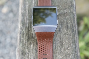 Fitbit-Ionic-Brown-Leather-Band-1