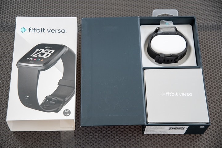 Fitbit-Versa-Box-Inhalt geöffnet
