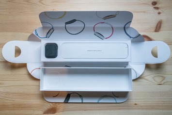 AppleWatchSeries4-Box-OpenedPart2